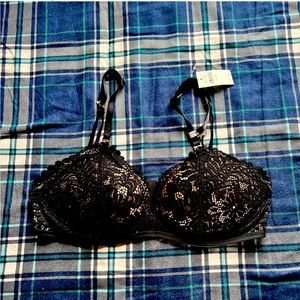 Super cute lace bra. No underwire .NWT